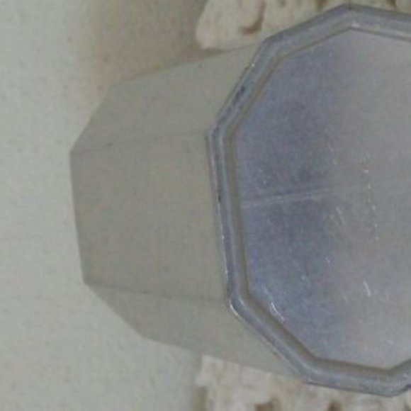 Yardley London Invisible Talc 4 oz Tin Container with Brass Top Vintage - Picture 5 of 7